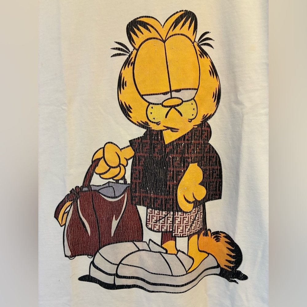 Designer-style Garfield Graphic Tee Parody Worn Print Size Medium - Picture 5 of 6
